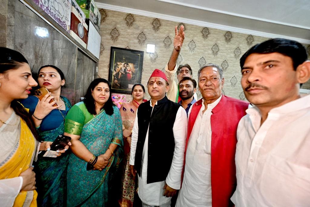 अखिलेश यादव ने बीजेपी को क्यों कहा, पुरानी आदतें जल्दी जाती नहीं हैं…क्यों याद आया तमंचा?