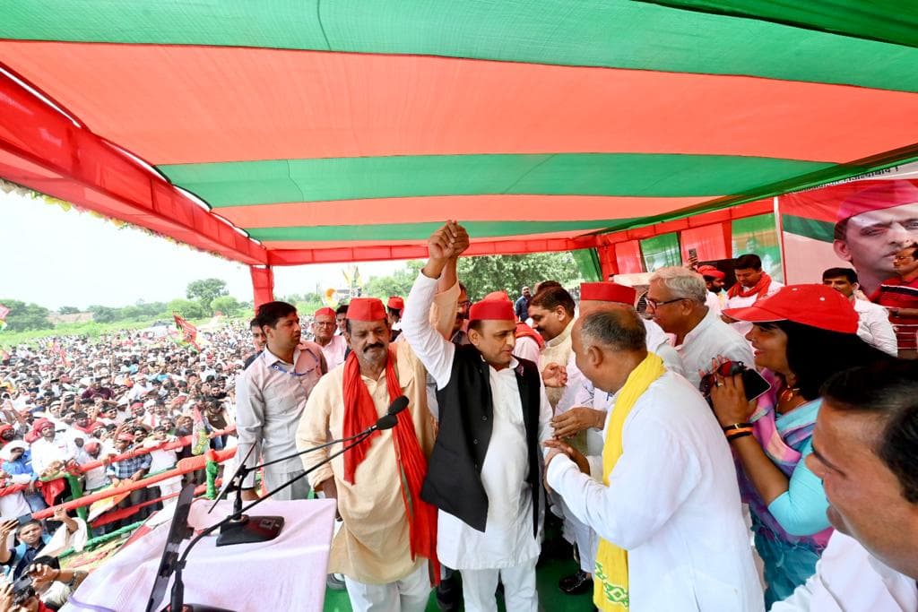 घोसी में गरजे अखिलेश यादव, ‘जब से I.N.D.I.A. गठबंधन बना, बीजेपी के लोग घबराए हुए हैं’