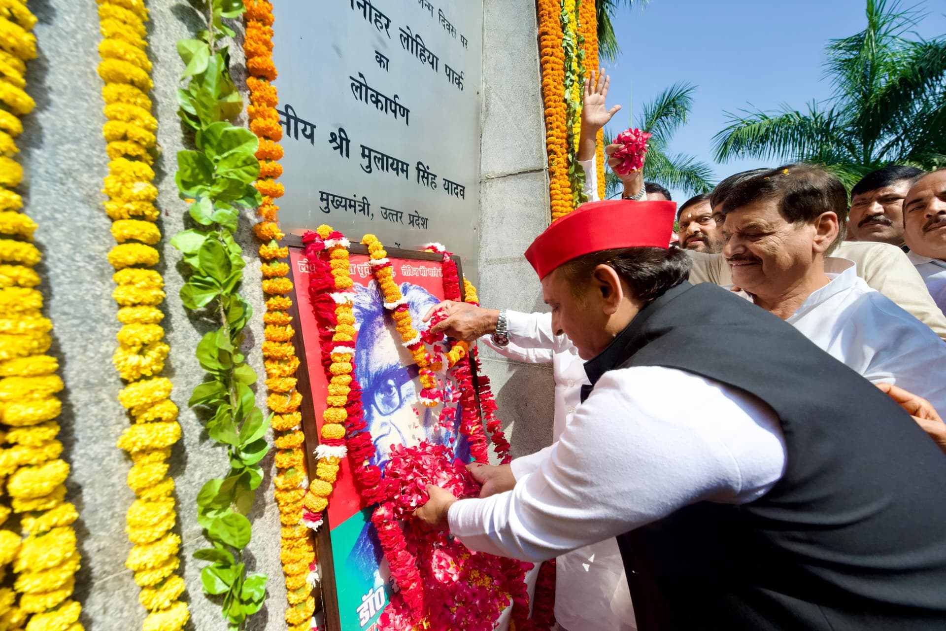 UP News: ब्रजेश पाठक ने एक्स पर अपने नाम के आगे लिखा ‘सर्वेंट’, अखिलेश यादव ने कहा था सर्वेंट डिप्टी सीएम