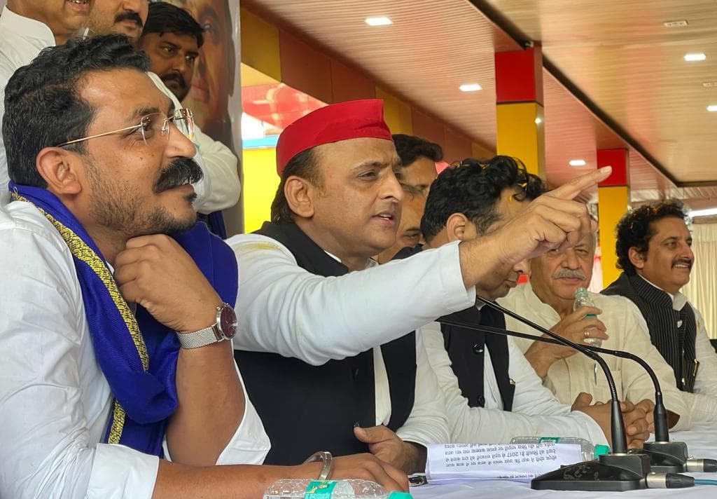 यूपी निकाय चुनाव: अखिलेश यादव ने सहारनपुर में स्मार्ट सिटी और लॉ एंड ऑर्डर पर उठाये सवाल, रोड शो किया