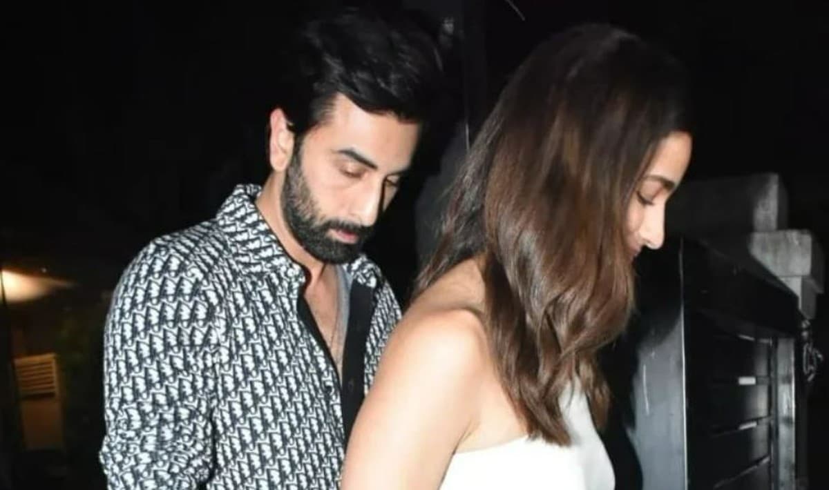 एक लाख की शर्ट पहनकर आलिया संग डिनर डेट पर पहुंचे रणबीर कपूर, एक्ट्रेस के अंदाज ने लूटा दिल