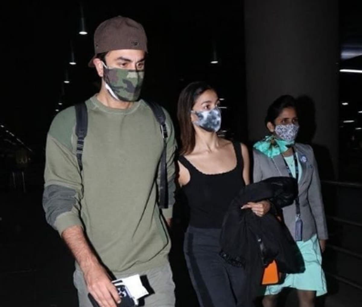 Alia Bhatt संग अफ्रीका में सफारी करने के बाद मुंबई लौटे रणबीर कपूर, एयरपोर्ट पर स्टाइलिश लुक में स्पॉट