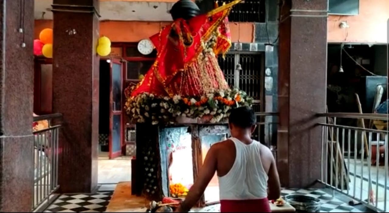 UP News: अलीगढ़ के इस मंदिर में हिंदुओं के लिए ड्रेस कोड जारी, मुसलमानों के प्रवेश पर लगाई रोक, जानें वजह