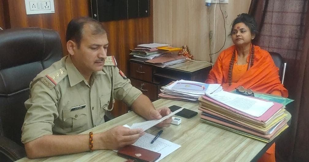 Aligarh News: महामंडलेश्वर अन्नपूर्णा ने मौलाना तौकीर रजा को बताया आतंकवादी, थाने में दी तहरीर