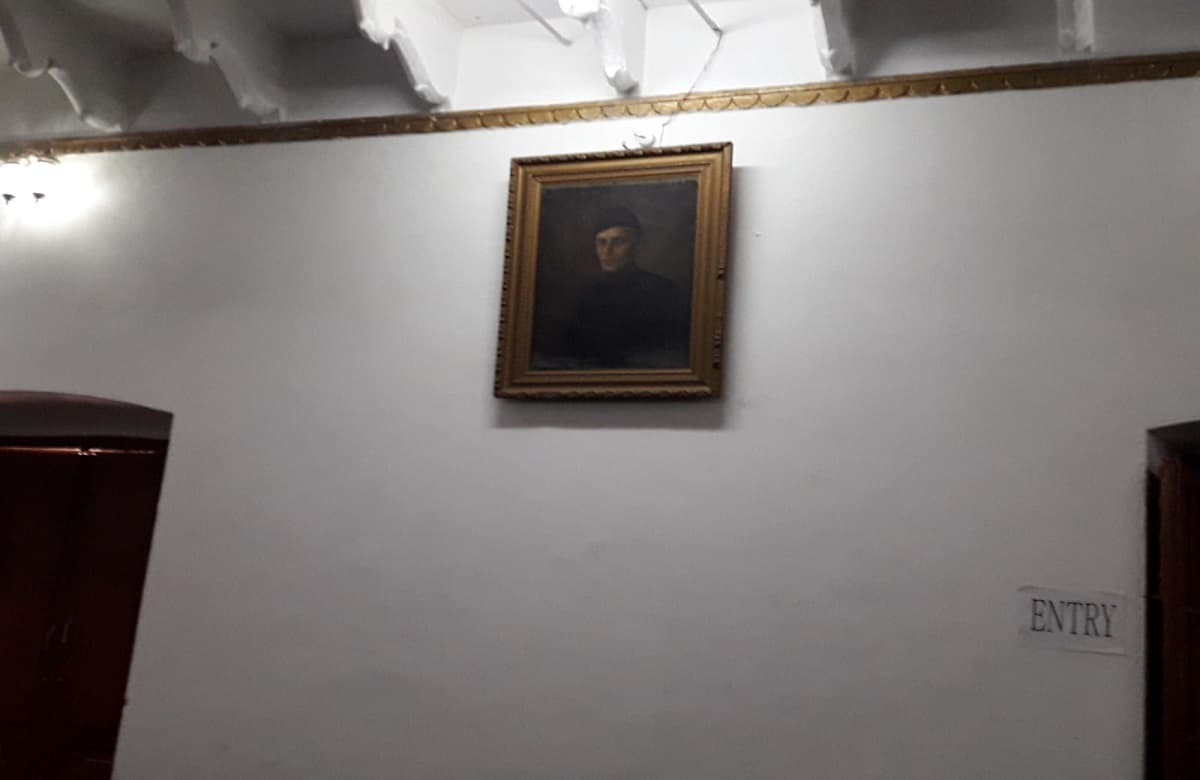अलीगढ़: चलती कार में लगी भीषण आग, मां-बेटी ने कूदकर बचाई जान, ड्राइवर की जलकर मौत अलीगढ़: चलती कार में लगी भीषण आग, मां-बेटी ने कूदकर बचाई जान, ड्राइवर की जलकर मौत