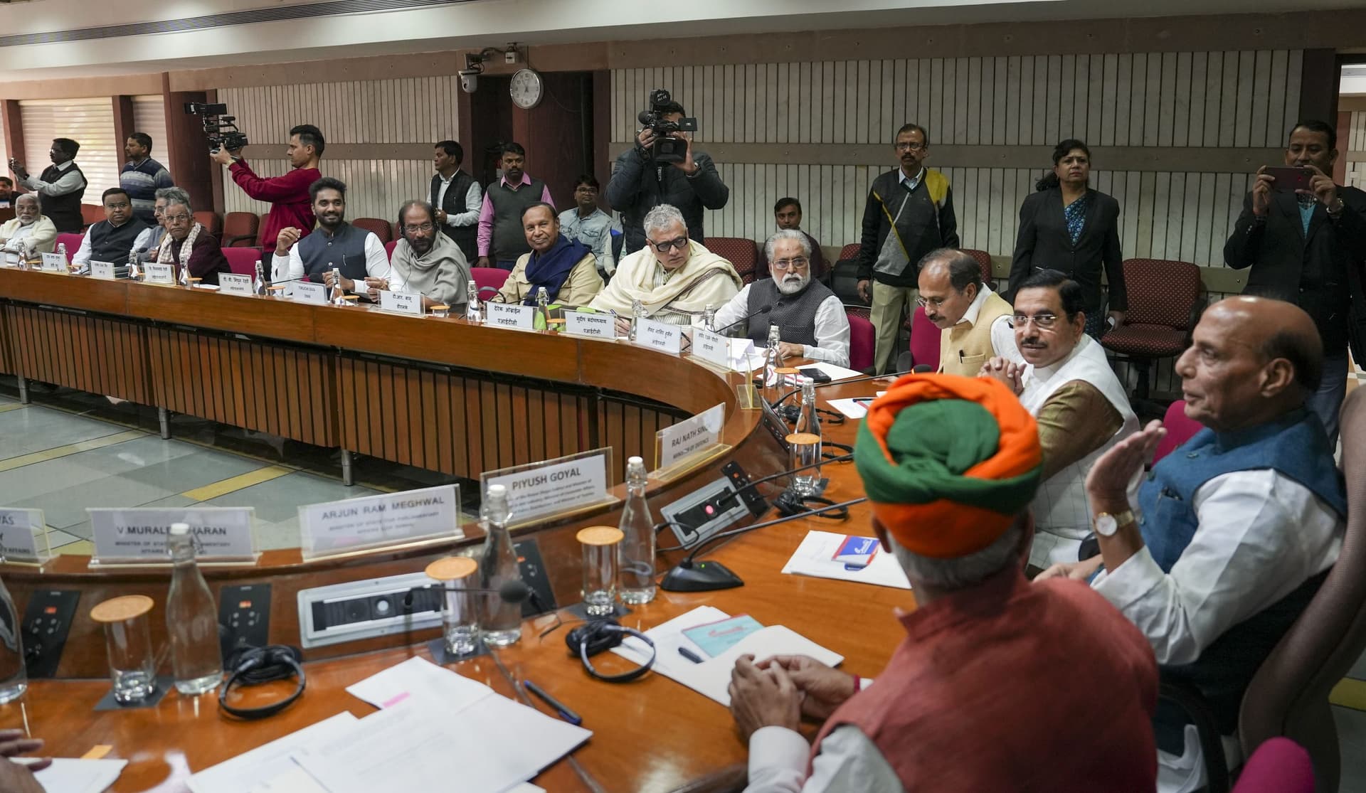 संसद का शीतकालीन सत्र भी हो सकता है हंगामेदार, विपक्ष ने सरकार को घेरने की बनाई रणनीति