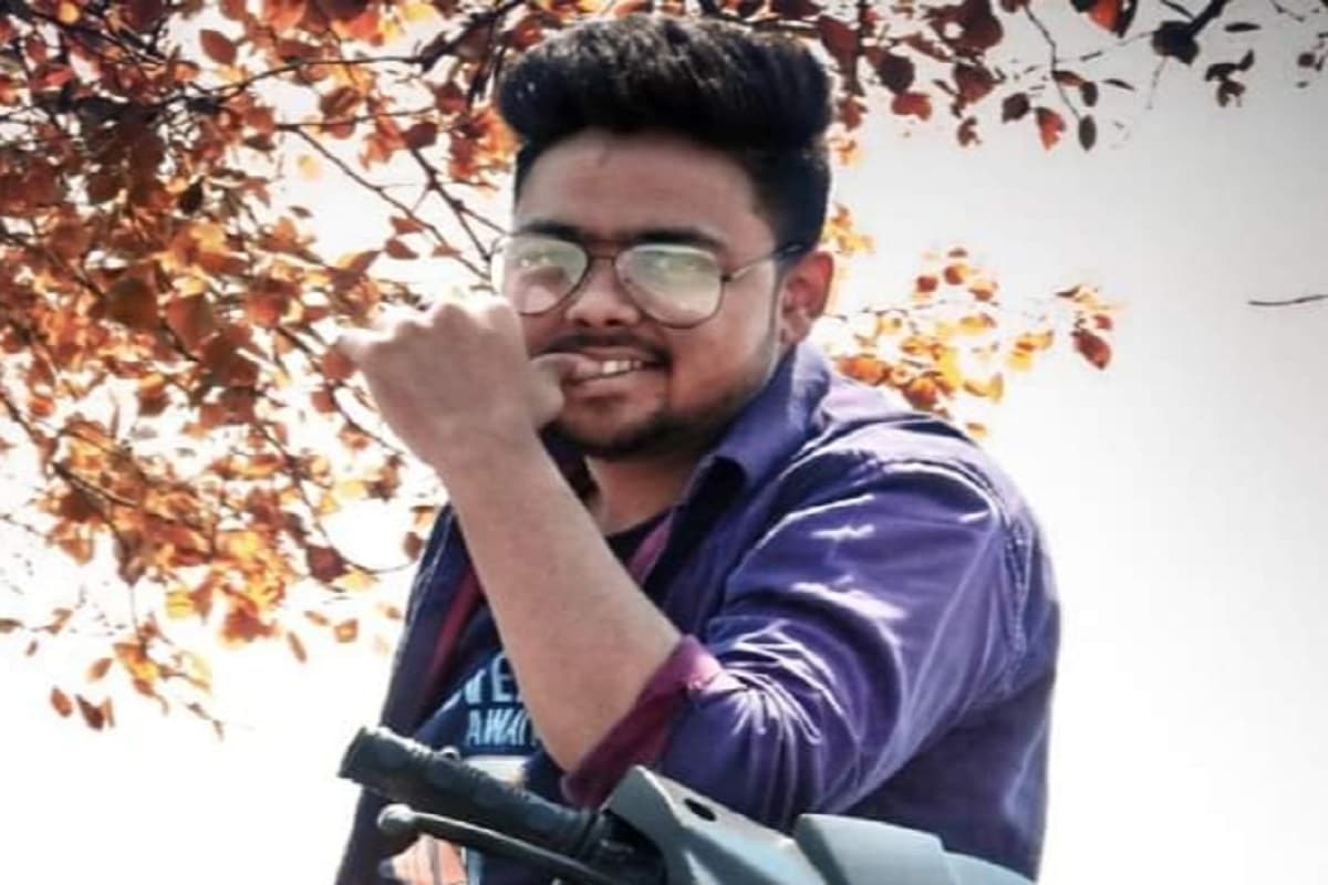 मां का Birthday मनाकर जा रहा था रांची, कार-ट्रक की टक्कर में मौत, Car के परखच्चे उड़े, बाल-बाल बचा दोस्त