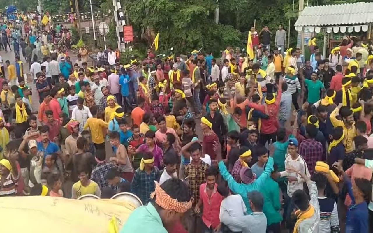 कुड़मी समाज ने फिर दी चेतावनी, शीतकालीन सत्र में नहीं हुई मांग पूरी तो झारखंड और ओड़िशा में भी आंदोलन