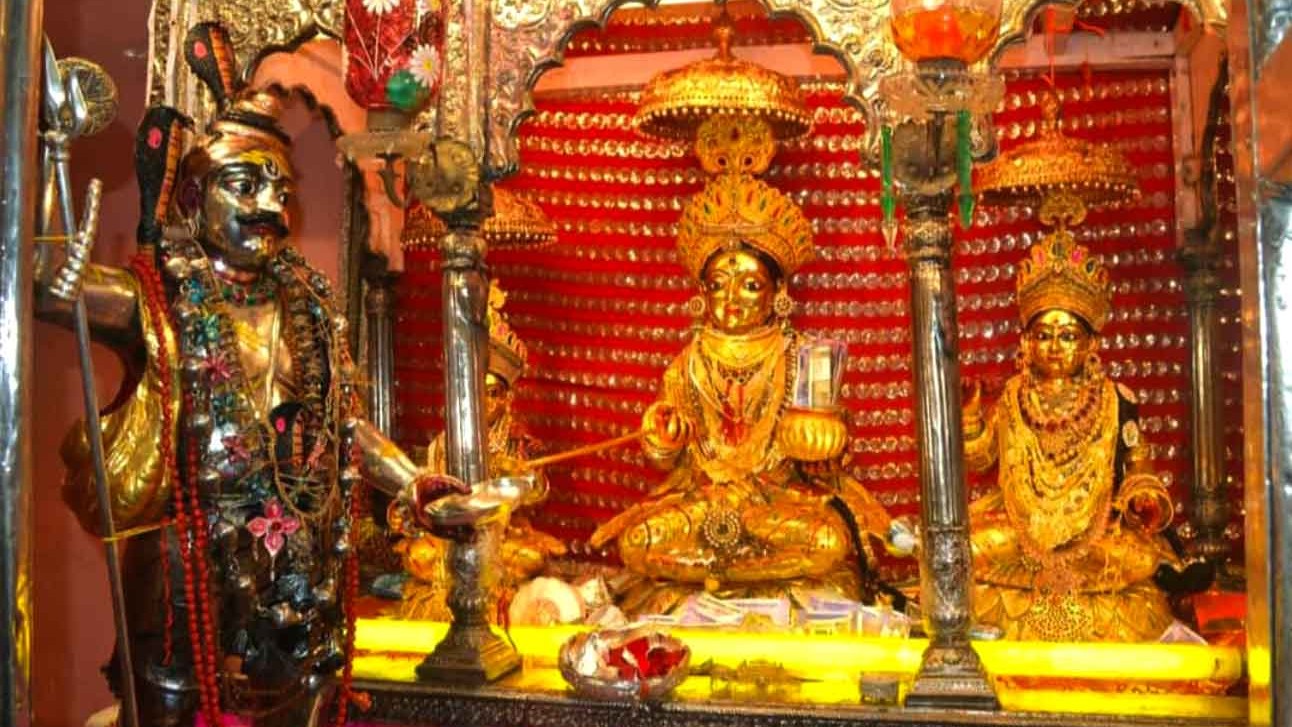Annapurna Maa Darshan: धनतेरस से शुरू हुए मां अन्नपूर्णा के दर्शन, खजाने के लिए उमड़ी श्रद्धालुओं की भीड़