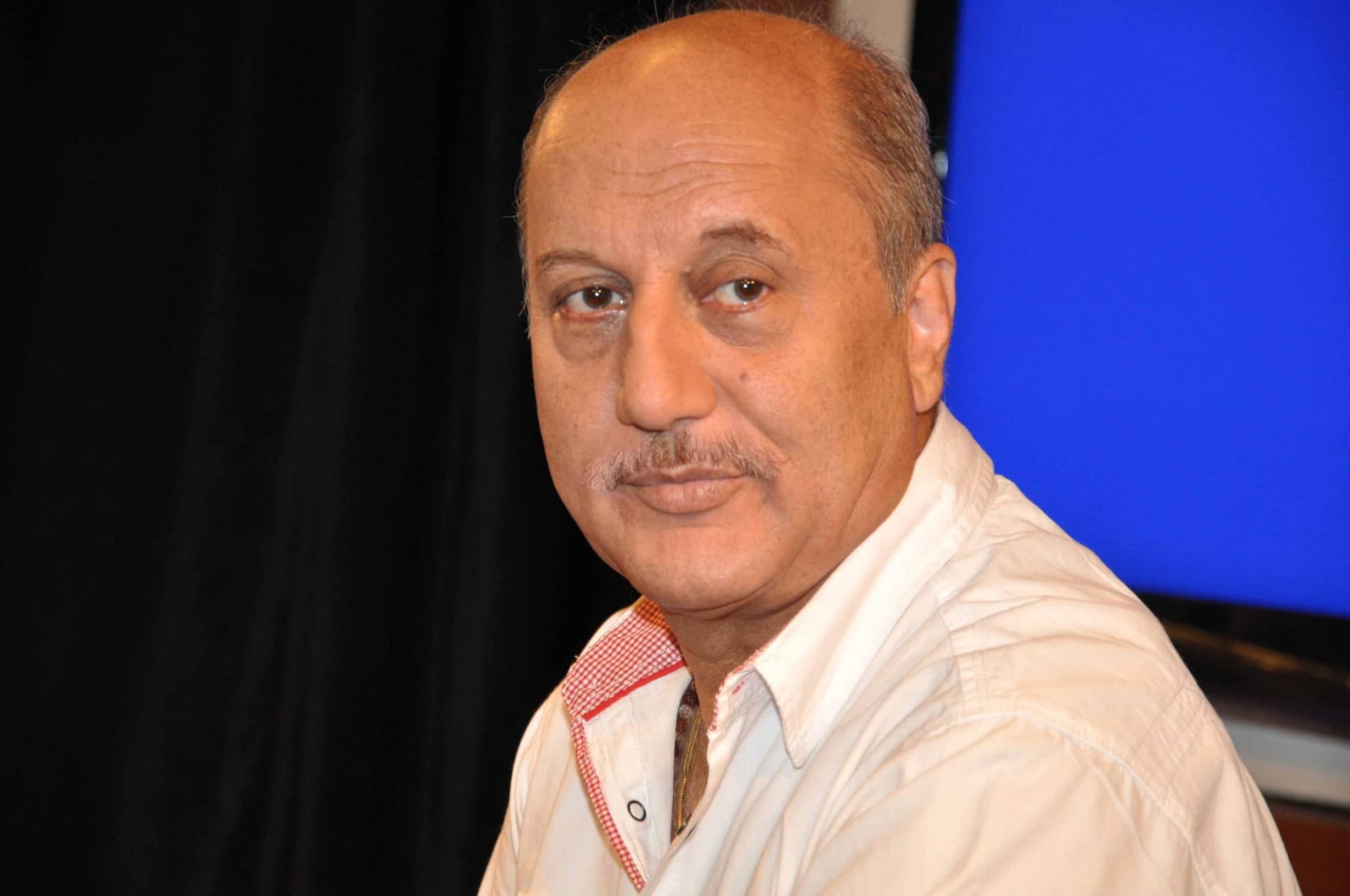 Arnab Goswami के सपोर्ट में उतरे Anupam Kher, बोले- देश के करोड़ों लोग आपका कवच है