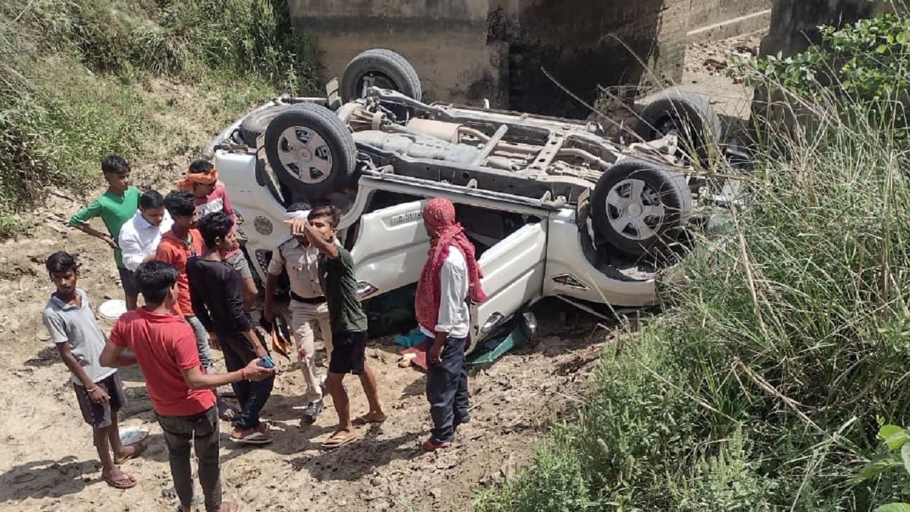 Bihar: आरा की जेल में जमीन के अंदर छिपाकर रखे 35 मोबाइल फोन बरामद, जेलर समेत तीन कर्मी सस्पेंड