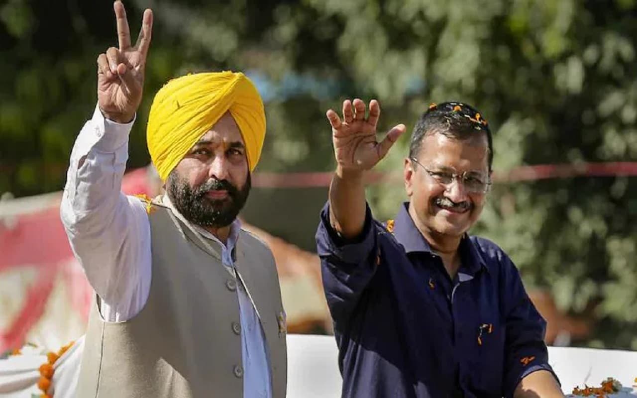 AAP In Gujarat: दो दिवसीय गुजरात दौरे पर केजरीवाल और भगवंत मान, ‘आप’ प्रमुख के विरोध में लगे पोस्टर
