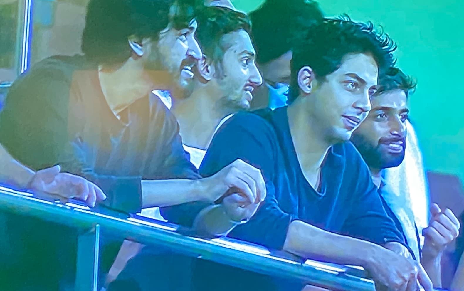 IPL 2022: शाहरुख खान की जगह आर्यन खान दिखे स्टेडियम में,स्टारकिड के अंदाज ने फैंस को किया इंप्रेस,तसवीरें