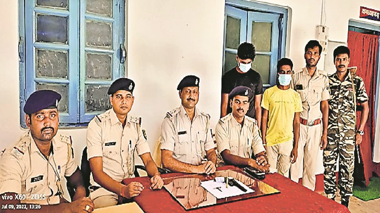 Bihar News : सुपौल में कारतूस व चोरी की बाइक के साथ कोढ़ा गैंग के दो अपराधी गिरफ्तार