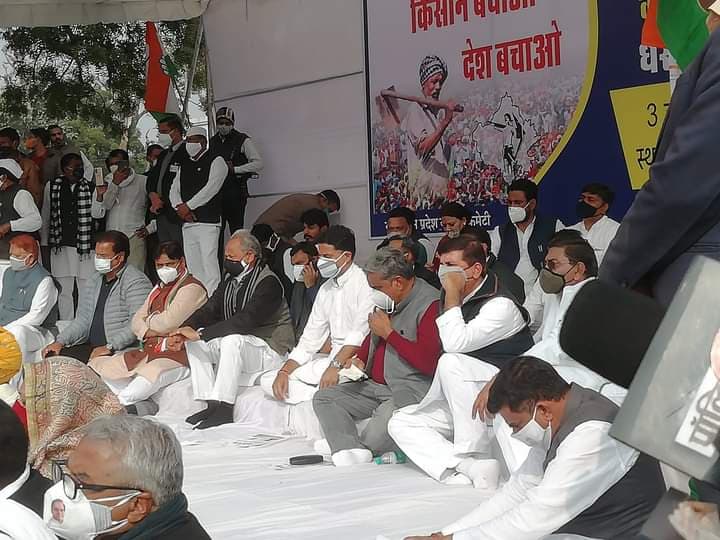 Rajasthan News : गुटबाजी से जूझ रही Congress को राजस्थान में मिलेगी राहत ! मंच पर एक साथ दिखे पायलट-गहलोत, कैबिनेट विस्तार की भी चर्चा तेज