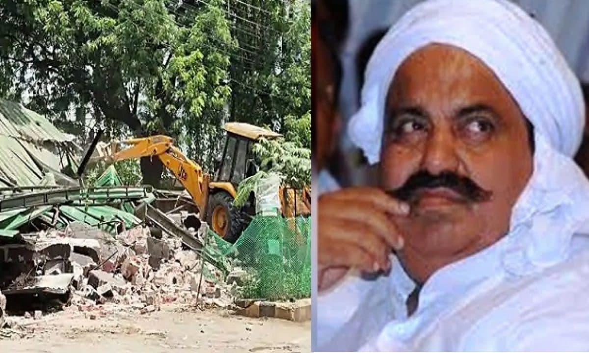 पूर्व सांसद अतीक अहमद के घर पर चला प्रशासन का बुल्डोजर, तोड़ा गया अवैध निर्माण