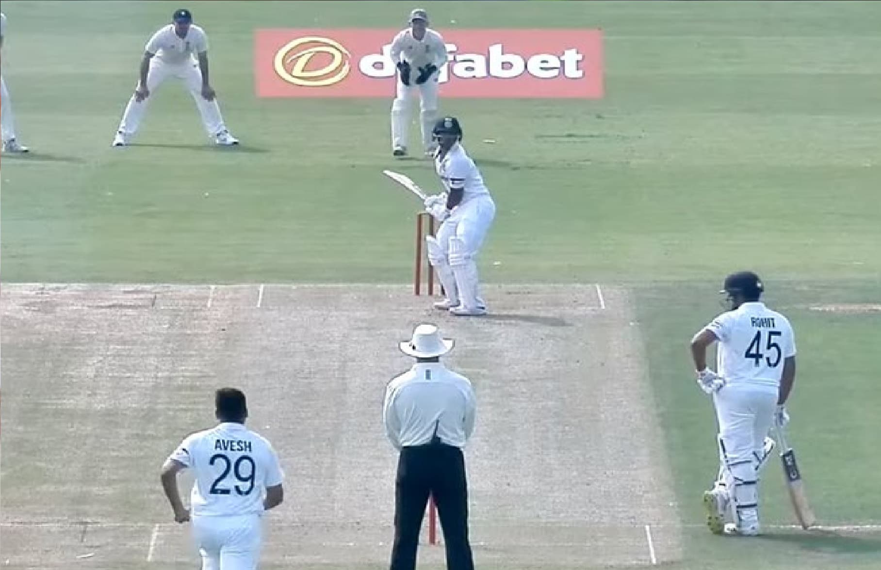 IND vs ENG : इंग्लैंड सीरीज से पहले टीम इंडिया को झटका, चोट के कारण बाहर हुआ यह भारतीय खिलाड़ी
