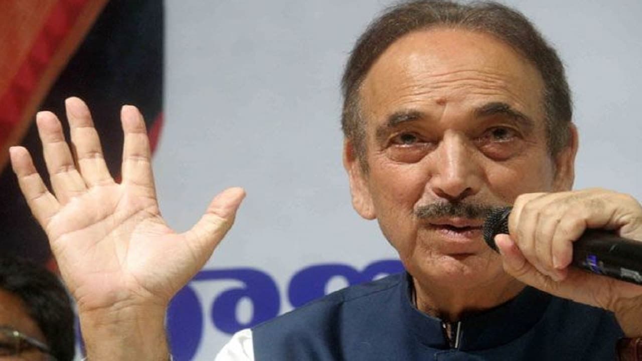 Congress: मुश्किल में कांग्रेस, आजाद के समर्थन में जम्मू-कश्मीर में 20 और नेताओं ने छोड़ा ‘हाथ’ का साथ