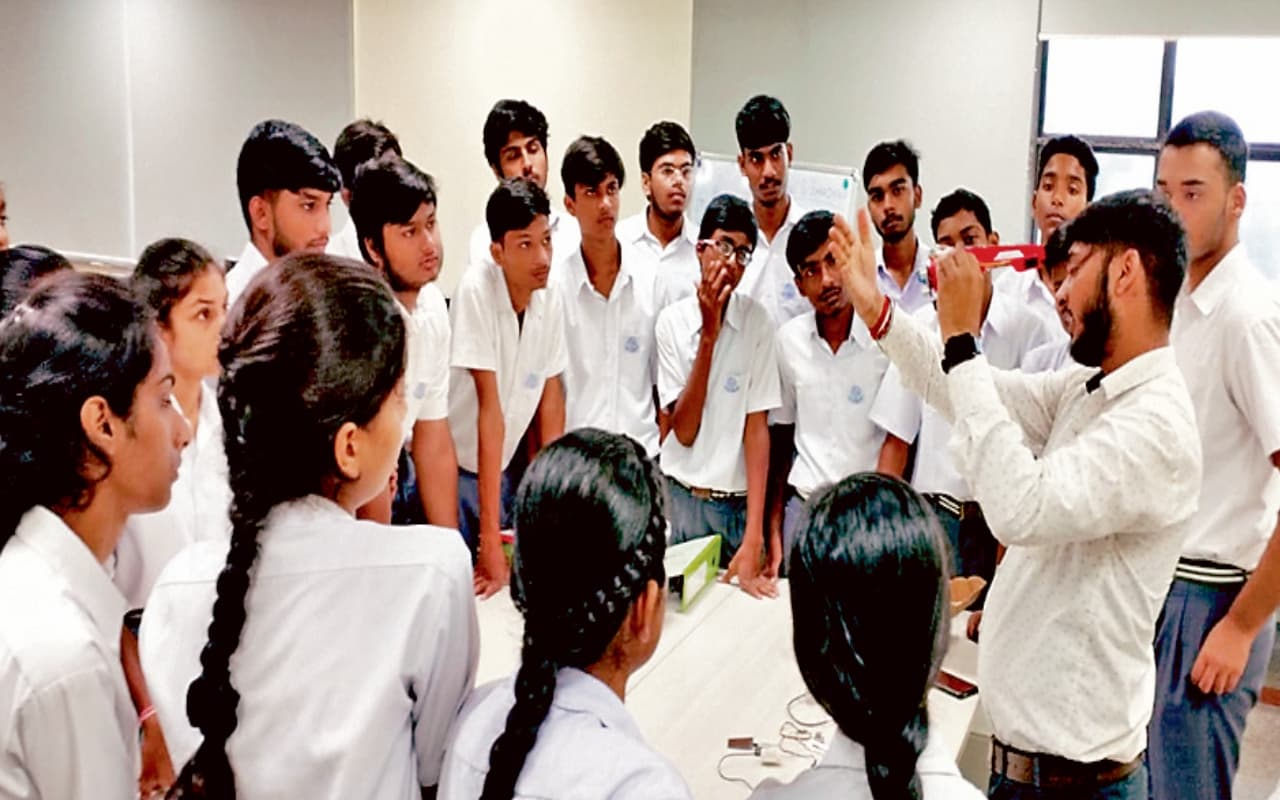 धनबाद : NIRF रैकिंग में टॉप 20 संस्थानों के मेधावी विद्यार्थियों को पीएचडी प्रोग्राम में मिलेगा सीधा दाखिला धनबाद : NIRF रैकिंग में टॉप 20 संस्थानों के मेधावी विद्यार्थियों को पीएचडी प्रोग्राम में मिलेगा सीधा दाखिला