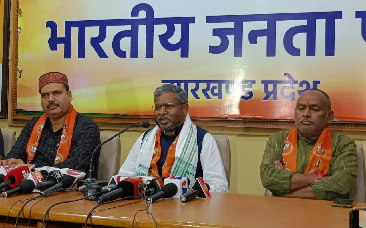 बाबूलाल मरांडी ने हेमंत सरेन को बताया भ्रष्टाचार का पोषक, राज्यपाल से की सीएम को बर्खास्त करने की मांग