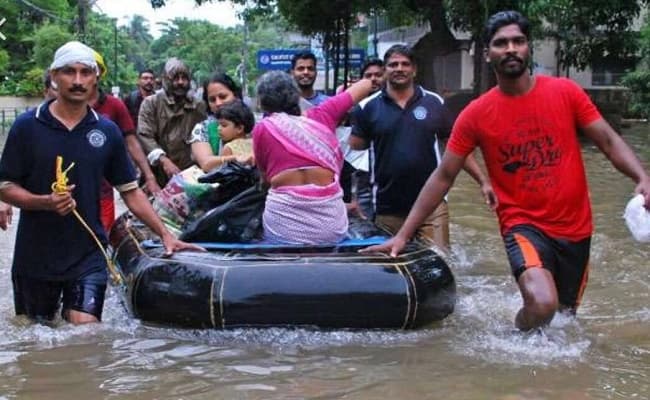 Bihar Flood Alert: बाढ़ राहत के लिए आज से उतरेंगे सेना के हेलीकॉप्टर, 10 जिलों में मचा हाहाकार Bihar Flood Alert: बाढ़ राहत के लिए आज से उतरेंगे सेना के हेलीकॉप्टर, 10 जिलों में मचा हाहाकार