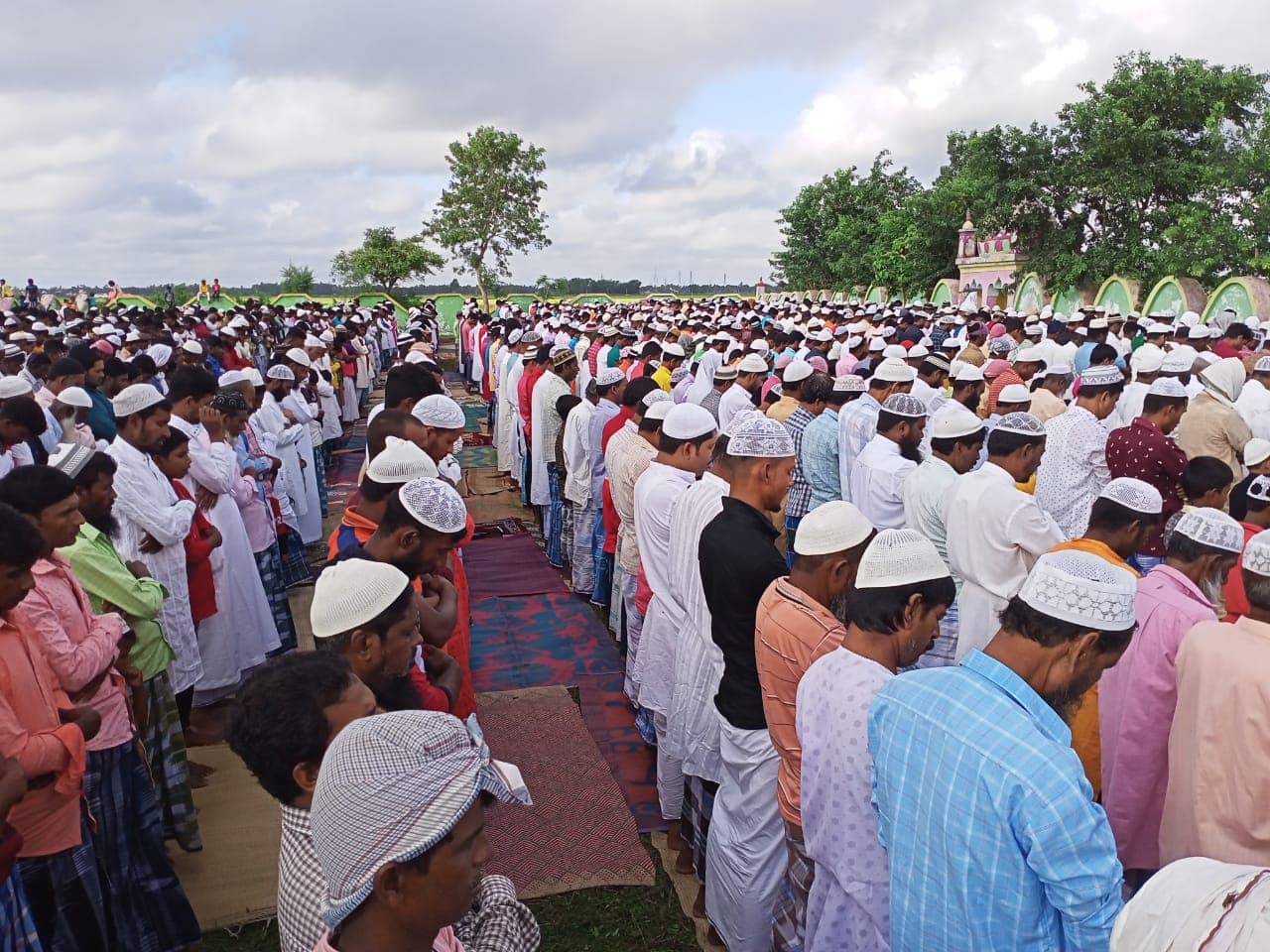 Bakrid 2022: ‘इस्लाम शब्द का अर्थ है शांति, ईद उस शांति का संदेश देती है’, नमाज अदा करने के बाद बोले लोग