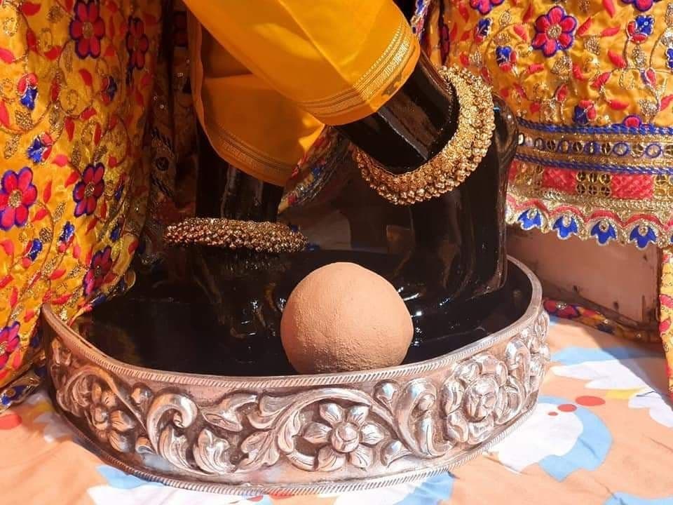Akshaya Tritiya 2023: बांके बिहारी के आज होंगे चरण दर्शन, चूके तो एक साल बाद मिलेगा मौका, जानें परंपरा