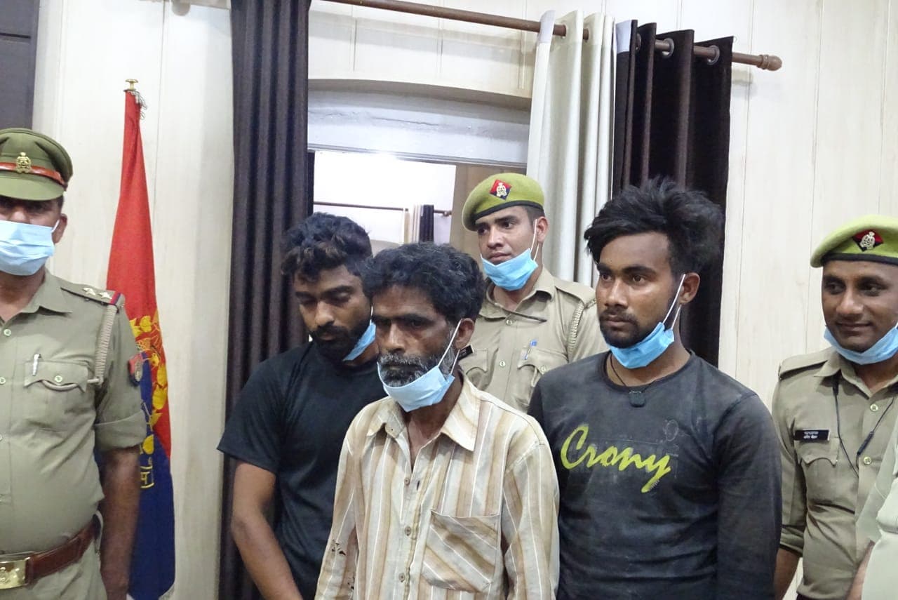 बरेली में मात्र चार रुपये के लिए ढाबा संचालक की चाकुओं से गोंदकर हत्या, पुलिस ने कुछ यूं किया खुलासा बरेली में मात्र चार रुपये के लिए ढाबा संचालक की चाकुओं से गोंदकर हत्या, पुलिस ने कुछ यूं किया खुलासा