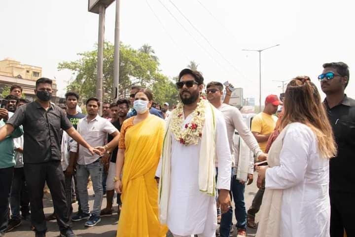 बैरकपुर में TMC और BJP समर्थकों में मारपीट,कई घायल, आमडांगा में बूथ के निकट बम बरामद