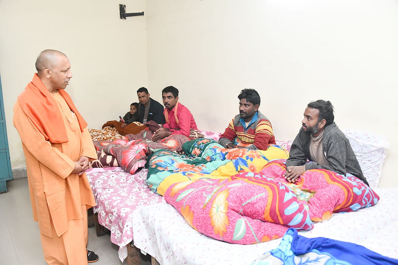 UP News: चीन से कोरोना की नई आहट मिलते ही योगी सरकार अलर्ट, रैन बसेरों का नियमित होगा सेनेटाइजेशन…