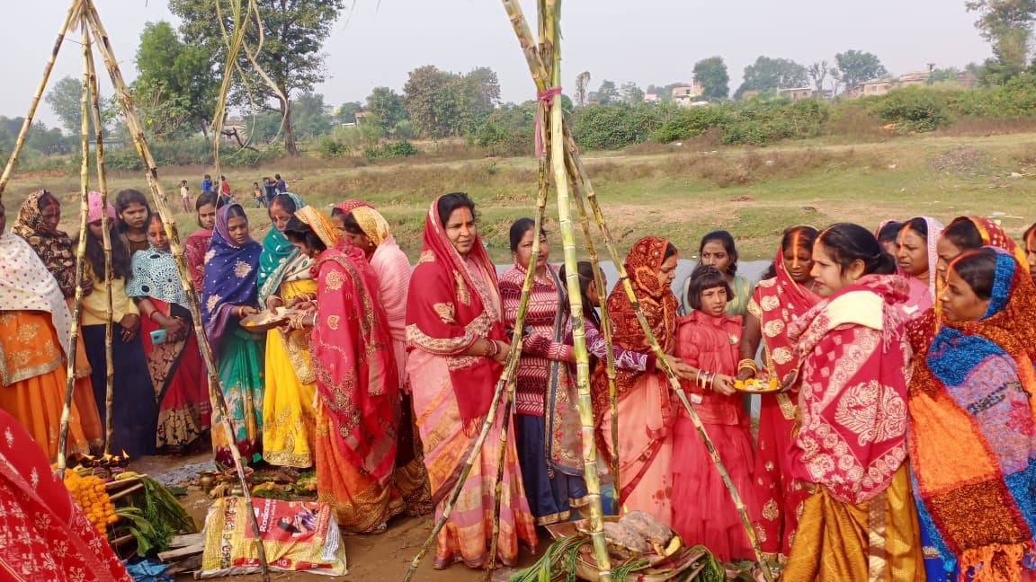 Chhath Puja 2020 : उदीयमान सूर्य को अर्घ के साथ महापर्व छठ संपन्न, विधायक अंबा प्रसाद ने छठव्रतियों से लिया आशीर्वाद