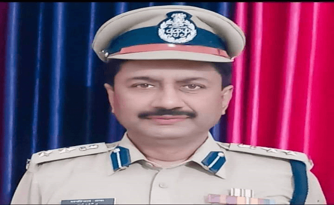 ‘ मेरा कोई गॉड फादर नहीं’ का दर्द बयां करने वाले मुंगेर के तत्कालीन DIG शफीउल हक सस्पेंड, जानें आरोप