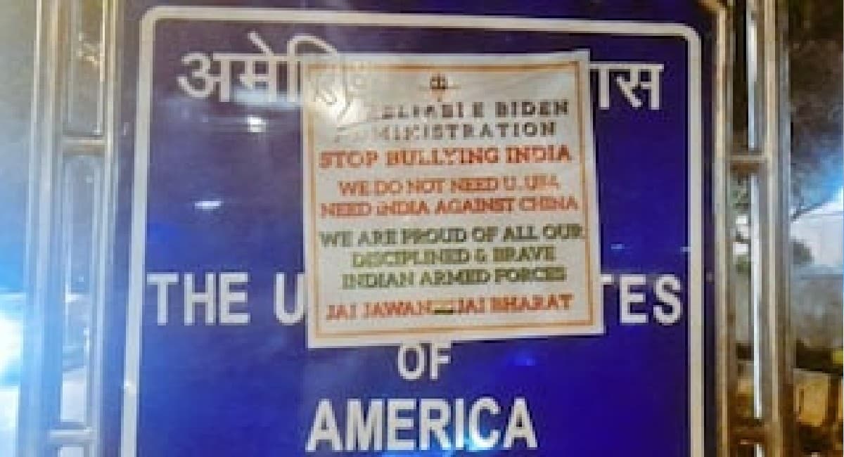 ‘भारत को डराना बंद करो’! अमेरिकी दूतावास के बाहर विवादित पोस्टर मामला, एक्शन में दिल्ली पुलिस, FIR दर्ज