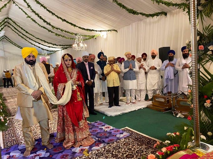 भगवंत मान के घर आई दुल्हनिया, अरविंद केजरीवाल ने निभाई पिता की रस्में, राघव चड्ढा बने बाराती, Photo