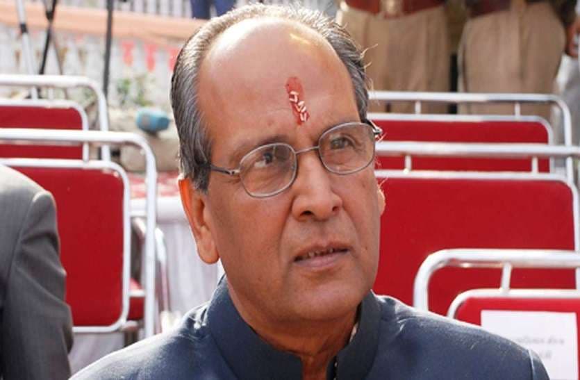 शराब पीने से गले से साफ हो जाएगा कोरोना, दुकानें खोलिए, मुख्यमंत्री से कांग्रेस MLA की मांग