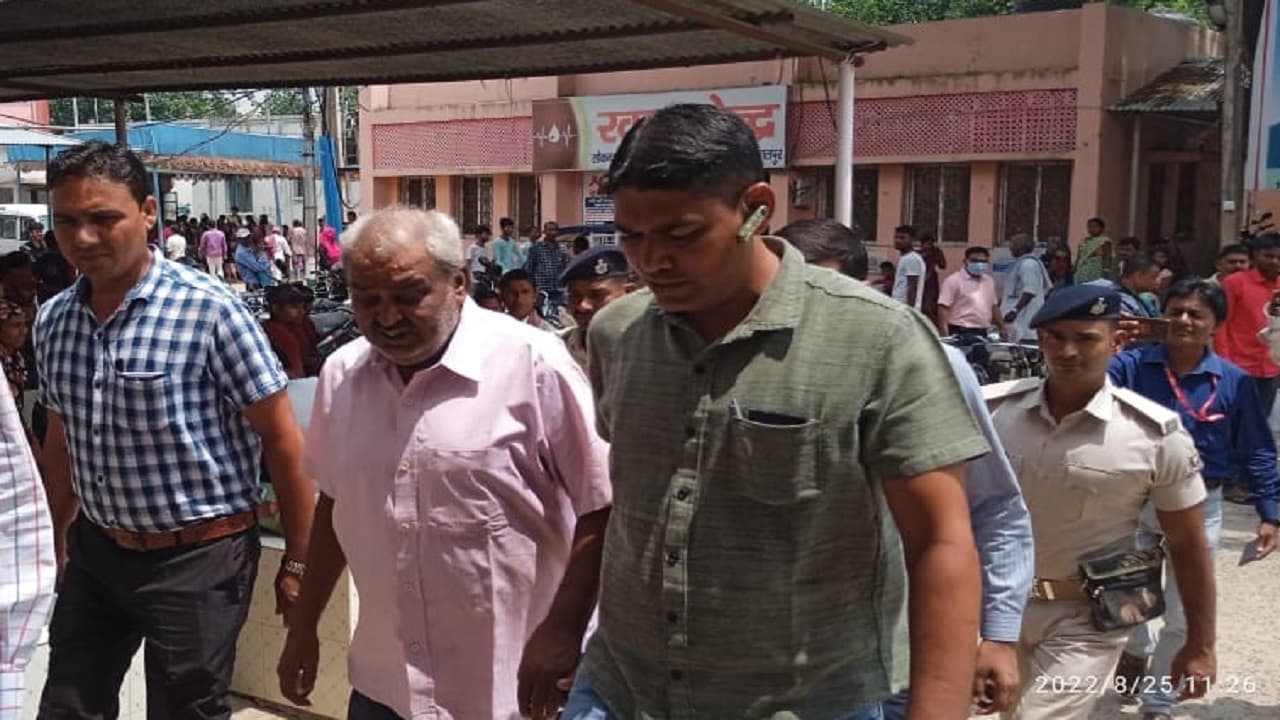सृजन घोटाला: बांका सेंट्रल को-ऑपरेटिव बैंक के सहायक शाखा प्रबंधक अशोक गुप्ता गिरफ्तार, CBI की कार्रवाई सृजन घोटाला: बांका सेंट्रल को-ऑपरेटिव बैंक के सहायक शाखा प्रबंधक अशोक गुप्ता गिरफ्तार, CBI की कार्रवाई