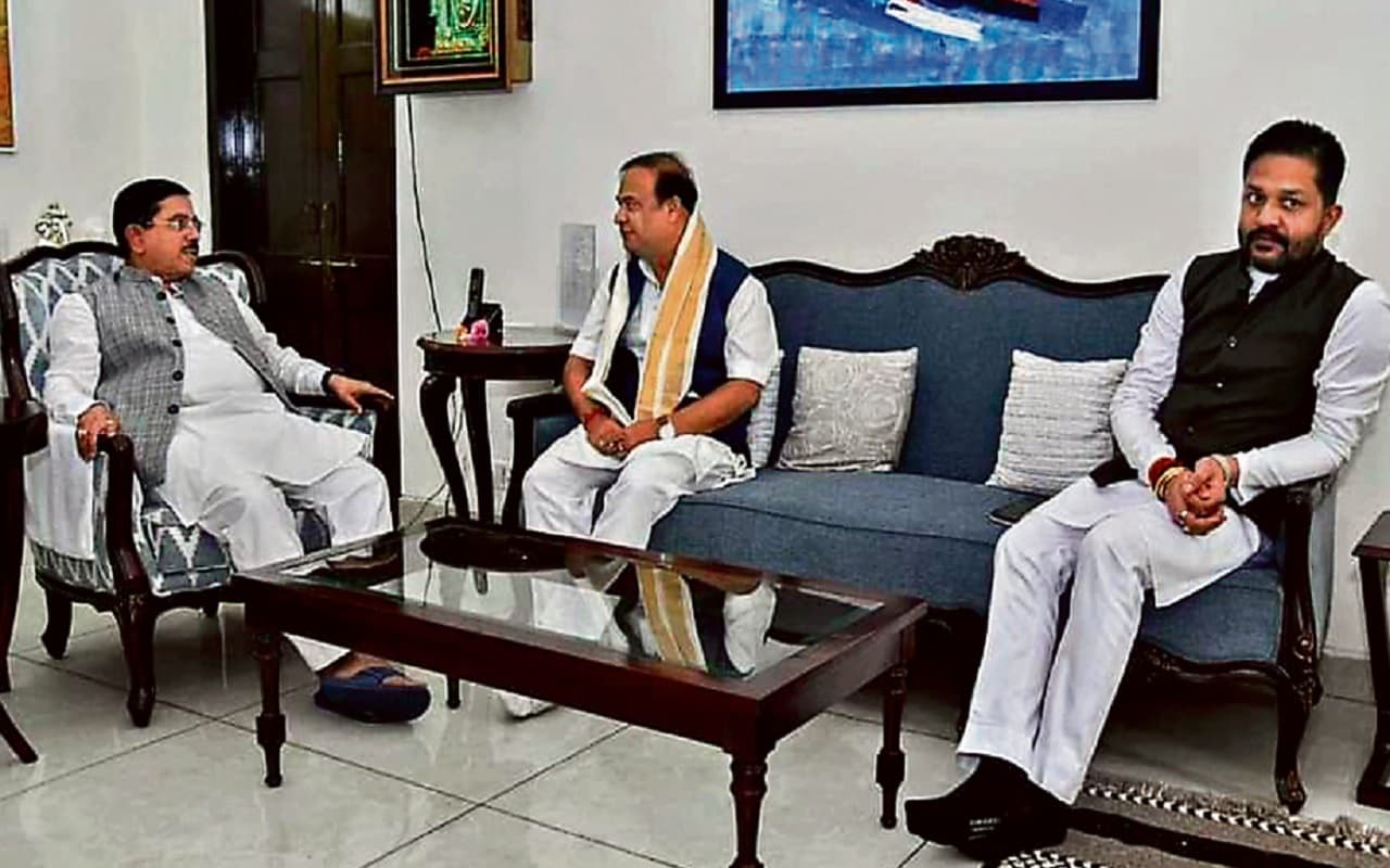 Jharkhand: FIR दर्ज कराने वाले अनूप सिंह की BJP नेताओं के साथ मुलाकात का फोटो वायरल, विधायक ने दी सफाई