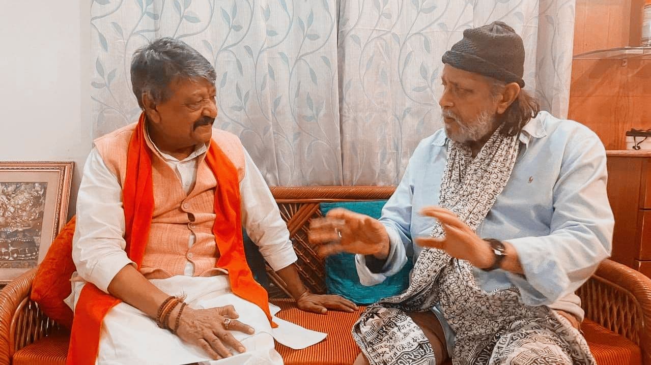 Bengal Chunav 2021 : बीजेपी के मंच पर पहुंचे मिथुन चक्रवर्ती, बंगाल चुनाव में ममता के खिलाफ मिलेगी बागडोर?