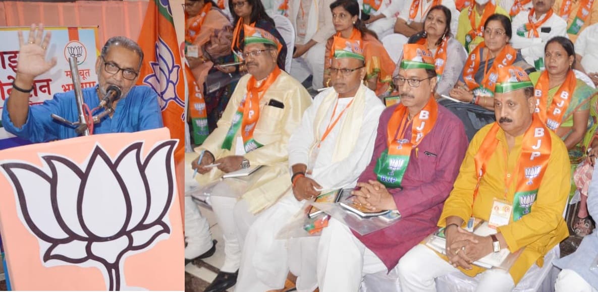Varanasi News: BJP के प्रशिक्षण शिविर में शामिल होने काशी पहुंचे राधा मोहन सिंह, गिनाई पार्टी की खूबियां