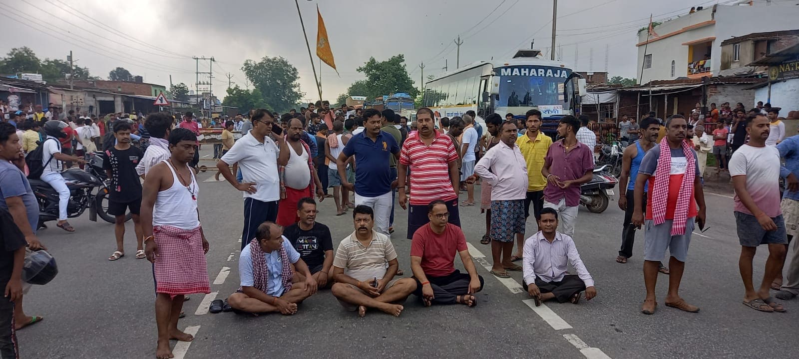 बोकारो में भीषण सड़क दुर्घटना, साइकिल और स्कूटी सवार को ट्रक ने मारी टक्कर, दो की मौत, विरोध में सड़क जाम