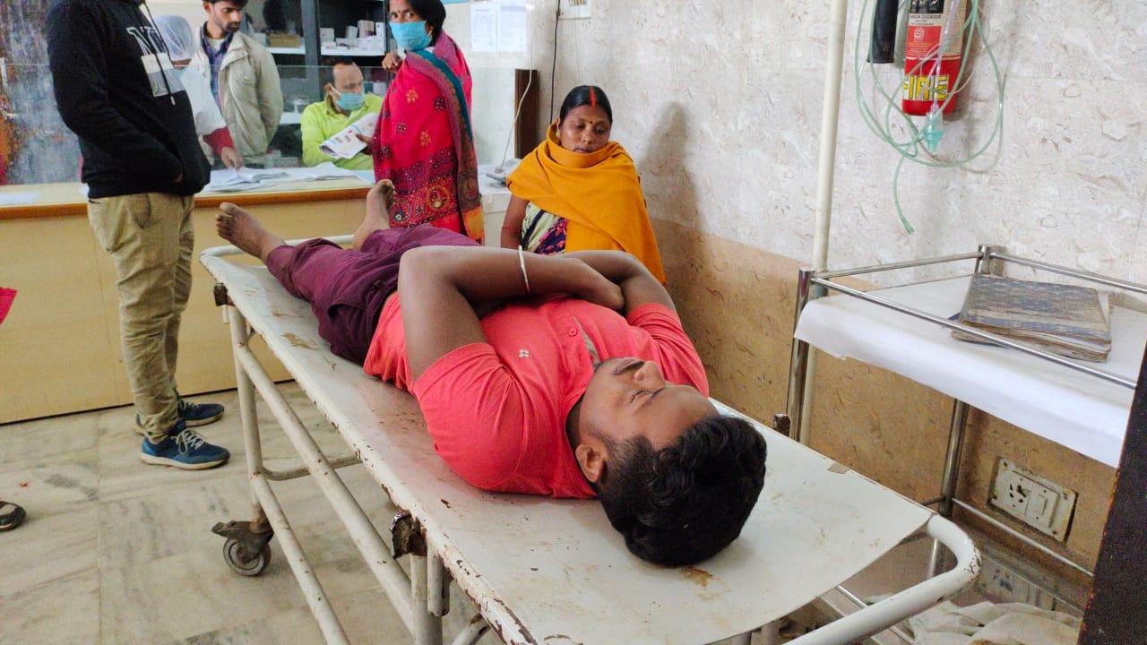 बोकारो के गरगा डैम में छलांग लगाने से एक व्यक्ति की मौत, पिता को बचाने डैम में कूदे पुत्र के टूटे पैर बोकारो के गरगा डैम में छलांग लगाने से एक व्यक्ति की मौत, पिता को बचाने डैम में कूदे पुत्र के टूटे पैर