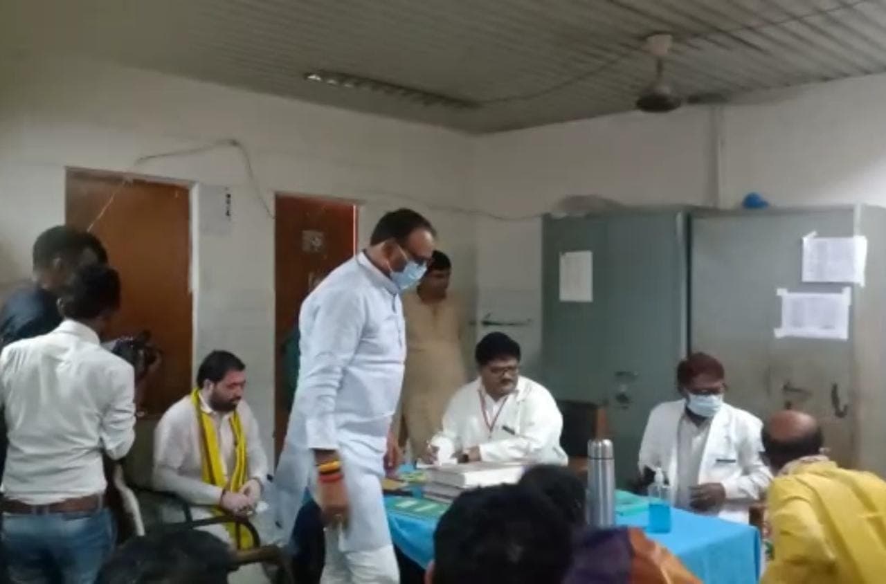 Basti News: डिप्टी सीएम बृजेश पाठक बस्ती में निरीक्षण के समय भड़के, बिजली विभाग के जेई को कर दिया सस्पेंड
