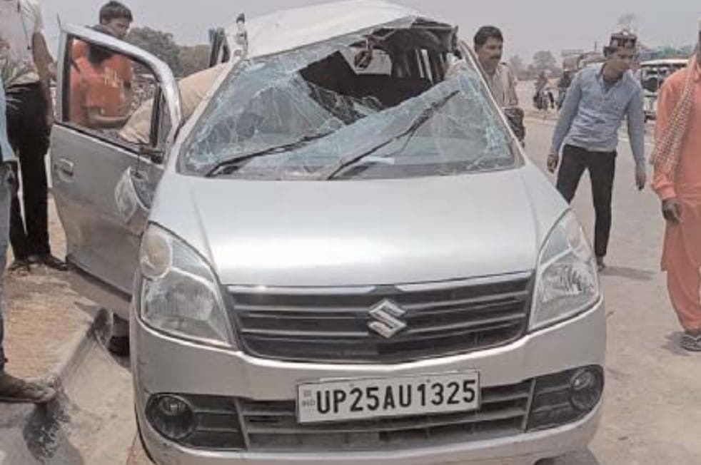 Bareilly News: बरेली में दर्दनाक सड़क हादसा, कार पलटने से मासूम की मौत, दंपत्ति घायल