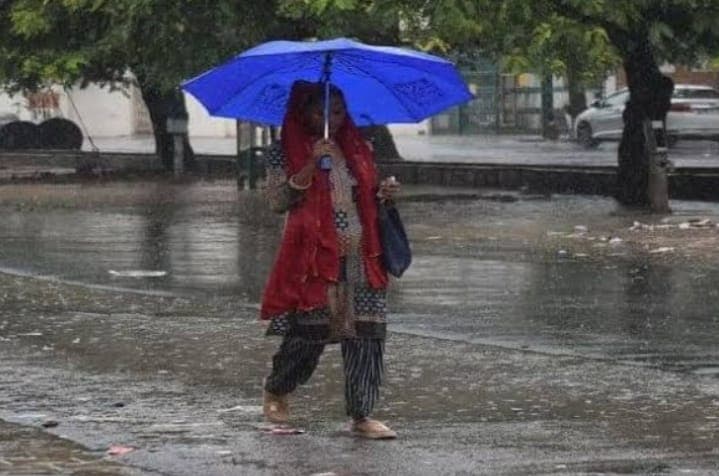 बरेली में हल्की बूंदाबांदी से तापमान में गिरावट, गर्मी से लोगों को मिली राहत, जानें UP में मानसून कब आएगा