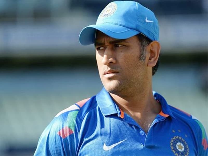 Dhoni Retired : धौनी के बाल थोड़ा सफेद होने लगे तो उन्होंने…