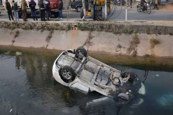 Bihar News: नहर में पलटी कार, तिलक समारोह में डांस करने पटना जा रहीं ओड़िशा की तीन डांसर सहित 4 की मौत