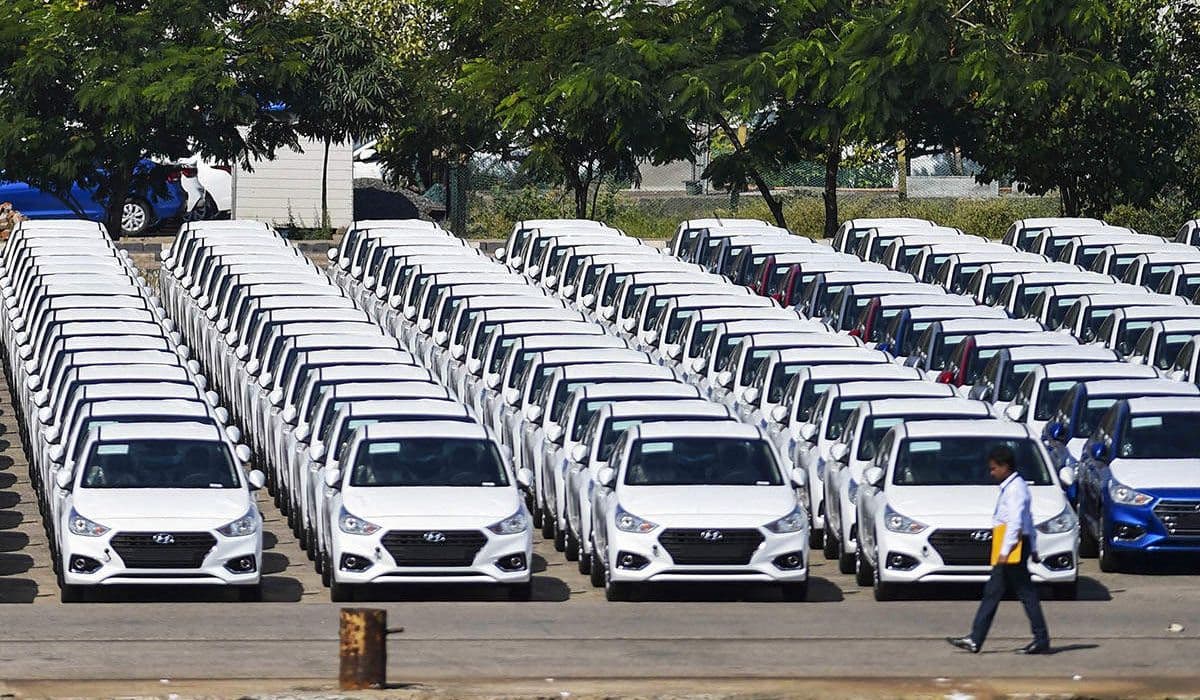 Car Sales: कार कंपनियों को नहीं दिख रहा चिप संकट का अंत, दिसंबर में डलीवरी 13% घटी