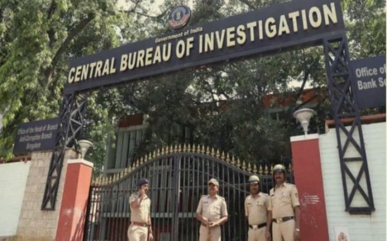 जम्मू-कश्मीर के 37 जगहों पर सीबीआई की रेड, वित्त विभाग के एंट्रेंस एग्जाम में गड़बड़ी का मामला