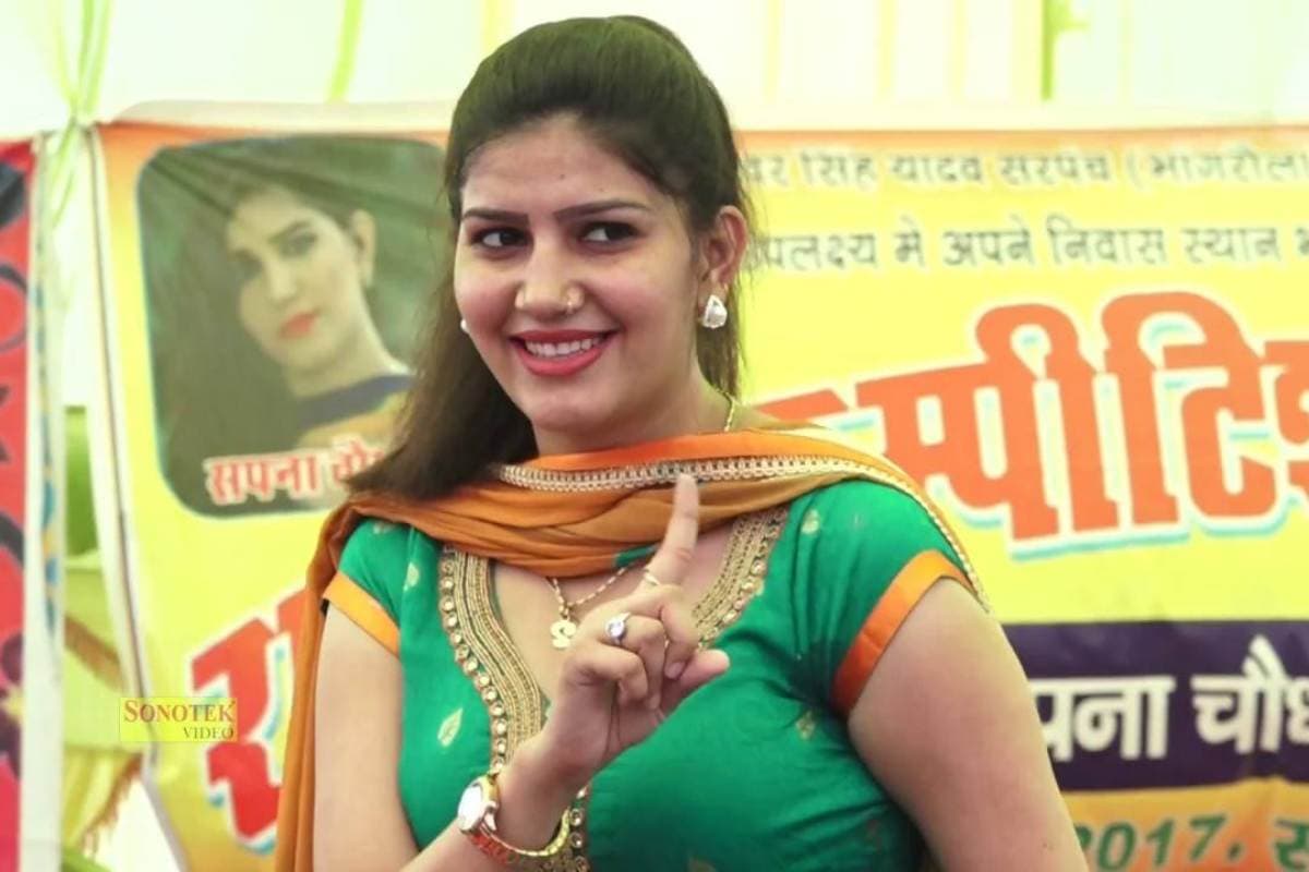ग्रीन सूट में सपना चौधरी ने स्टेज पर किया धांसू डांस, VIDEO देख दीवाने हुए फैंस