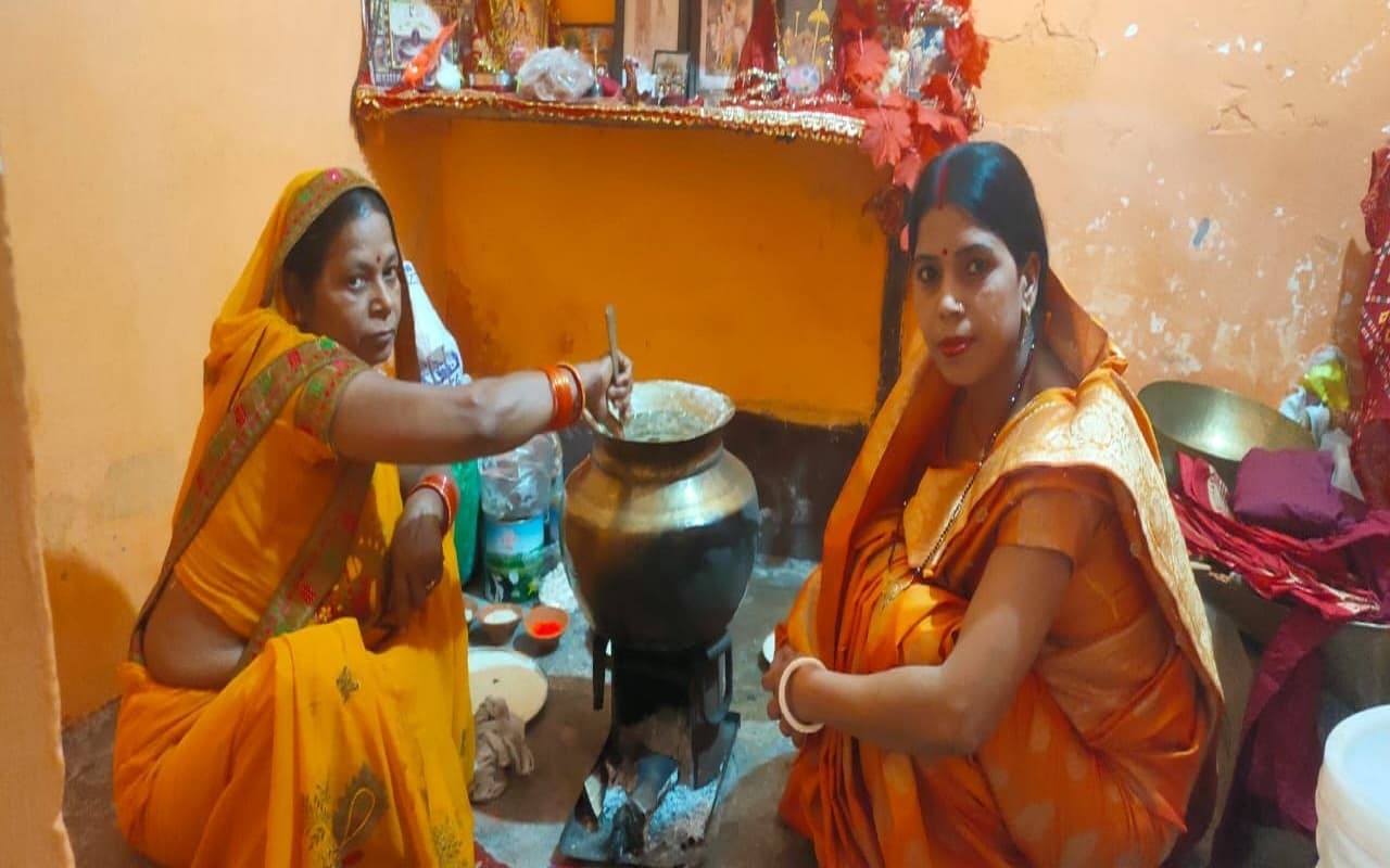 Chaiti Chhath Arghya: खरना के साथ छठव्रतियों का 36 घंटे का निर्जला उपवास शुरू, अस्ताचलगामी सूर्य को अर्घ्य आज